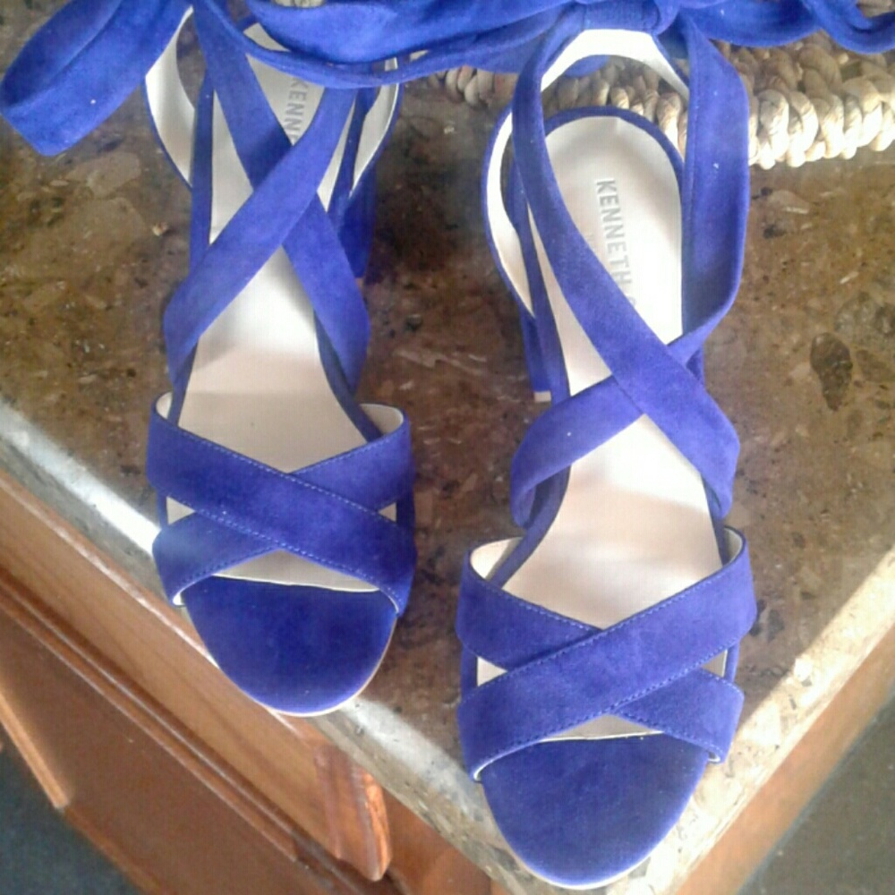 NEW KENNETH COLE. SHOES